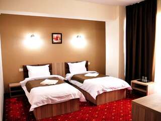 Отель Hotel Agapi Mamaia Мамая Двухместный номер с 2 отдельными кроватями и видом на город-1