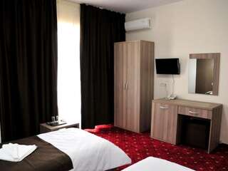 Отель Hotel Agapi Mamaia Мамая Двухместный номер с 2 отдельными кроватями и видом на город-5