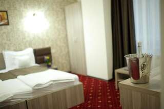 Отель Hotel Agapi Mamaia Мамая Двухместный номер с 2 отдельными кроватями и видом на город-9