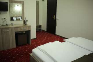 Отель Hotel Agapi Mamaia Мамая Двухместный номер с 2 отдельными кроватями и видом на город-11